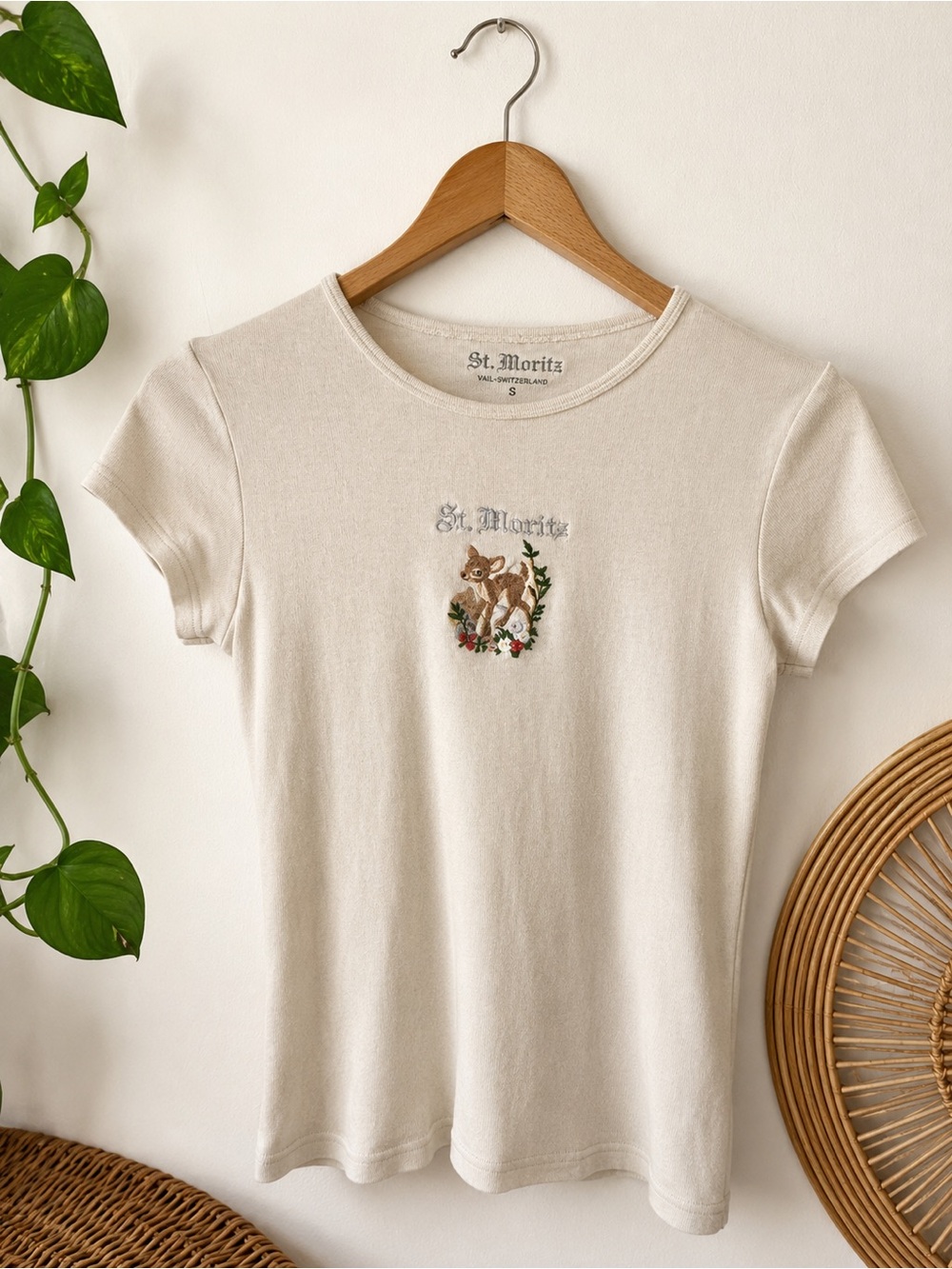 Brandy Melville St. Moritz Embroidered Deer Baby Tee Cream - Picture 1 of 1